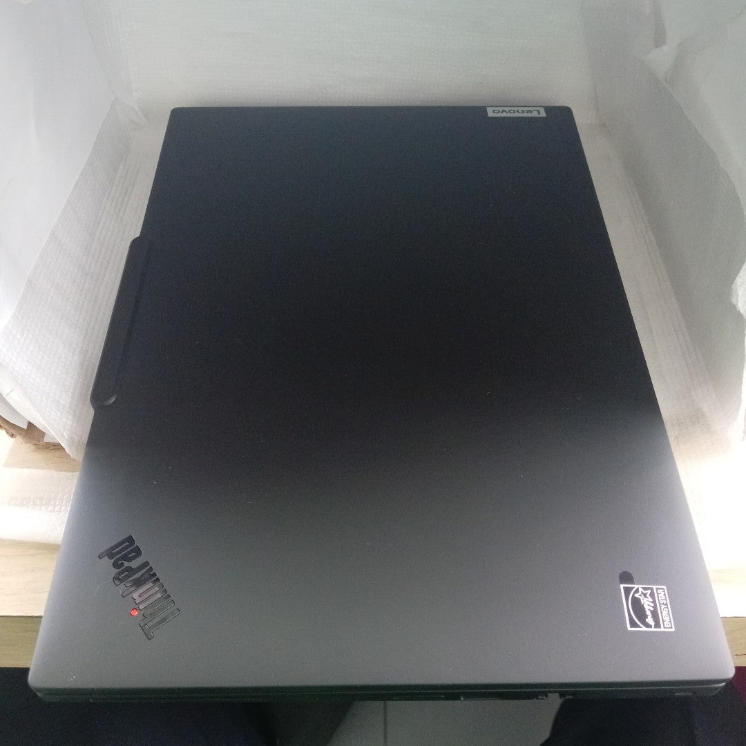 LAPTOP LENOVO THINKPAD T14 GEN 4 (2024) 512 GB SSD 16 GB RAM (SEMINUEVO)