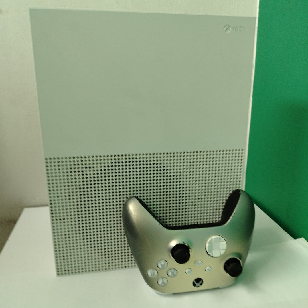 CONSOLA DE VIDEOJUEGO MICROSOFT XBOX ONE S 1 TB (SEMINUEVO)