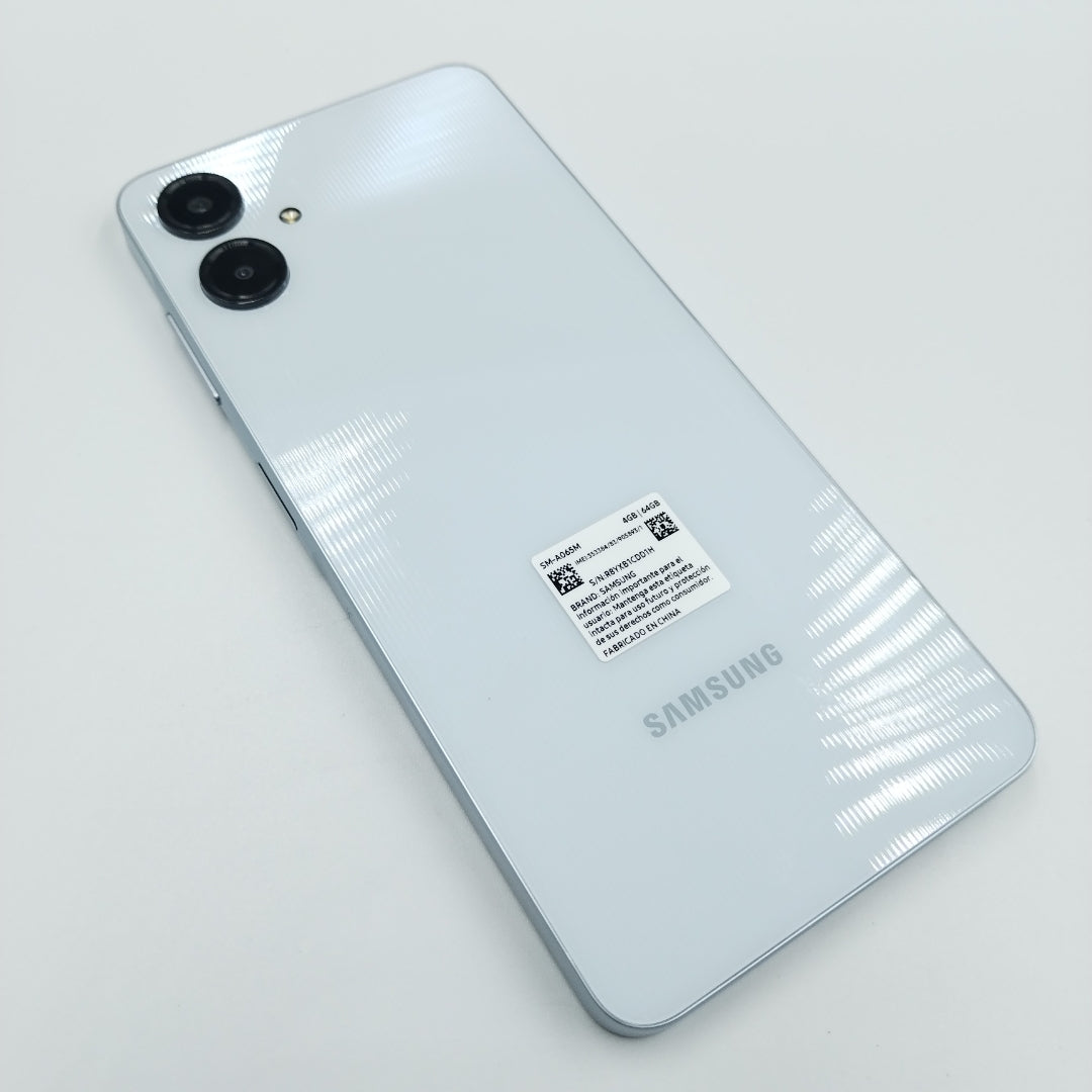 CELULAR SAMSUNG GALAXY A06 SM-A065M (2024) 64 GB 4 GB RAM (SEMINUEVO)