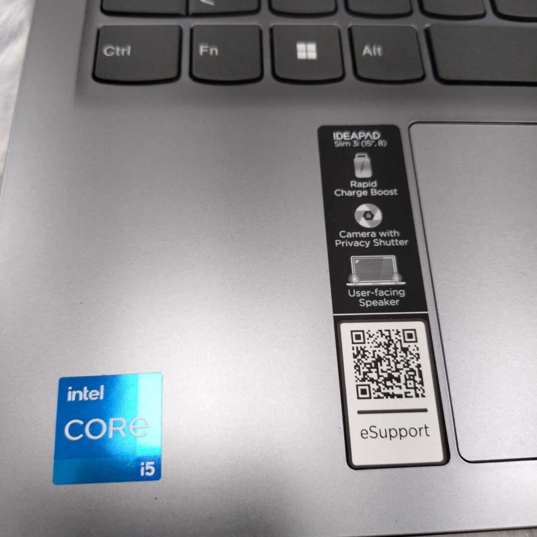 LAPTOP LENOVO IDEAPAD SLIM 3 15IAH8 (2024) 512 GB SSD 8 GB RAM (SEMINUEVO)