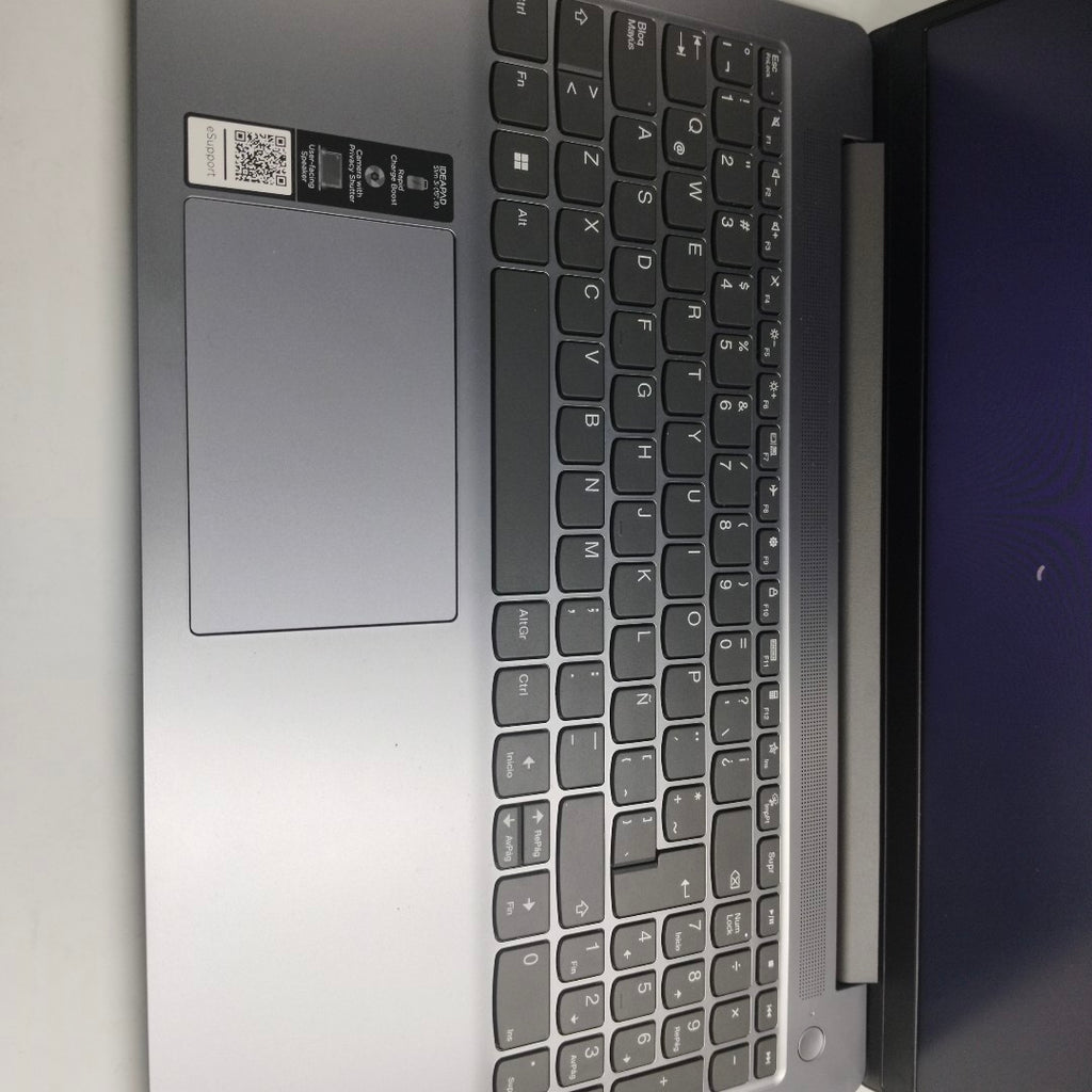 LAPTOP LENOVO IDEAPAD SLIM 3 15IAH8 (2024) 512 GB SSD 8 GB RAM (SEMINUEVO)