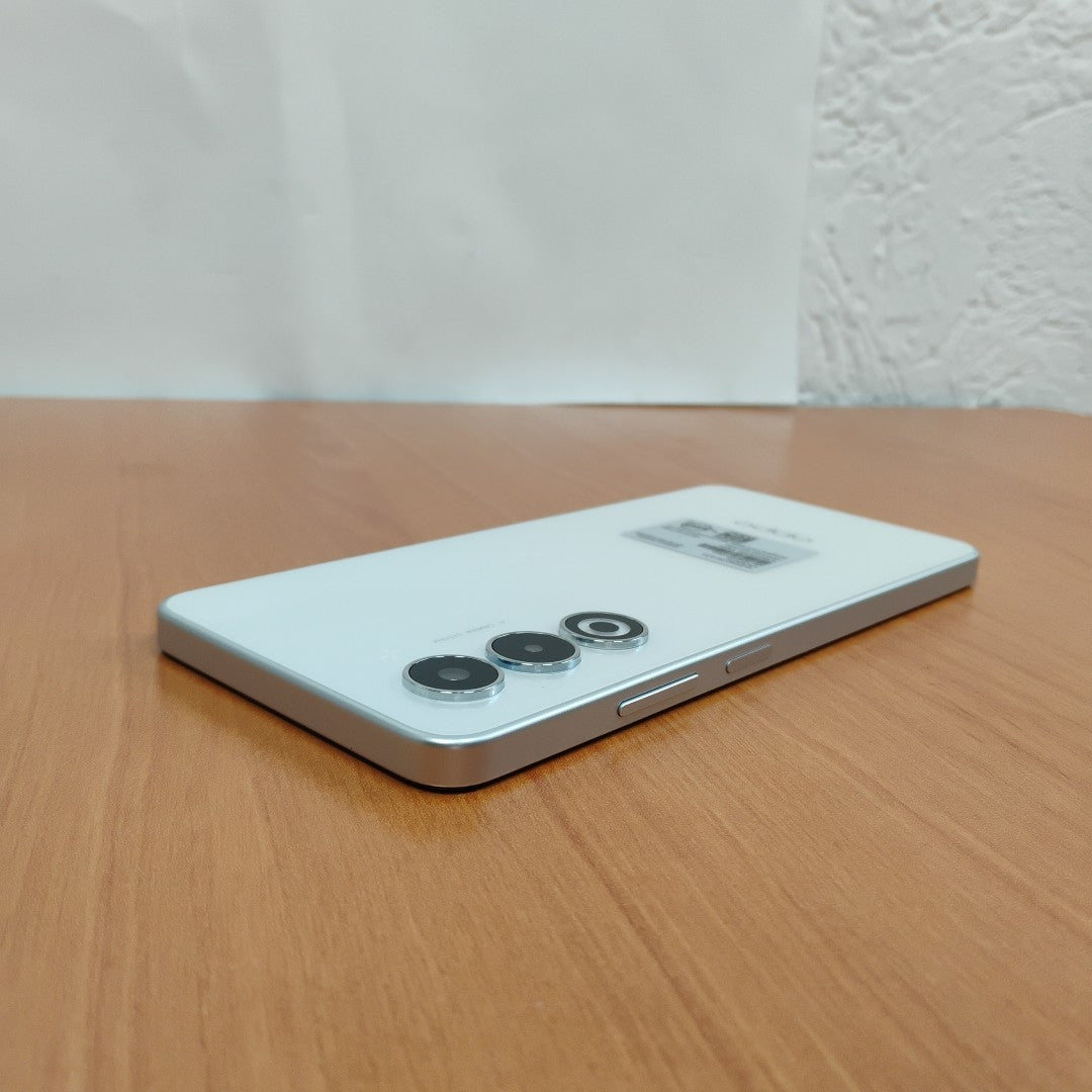 CELULAR OPPO  A5 CPH2727 (2025) 256 GB 4 GB RAM (SEMINUEVO)