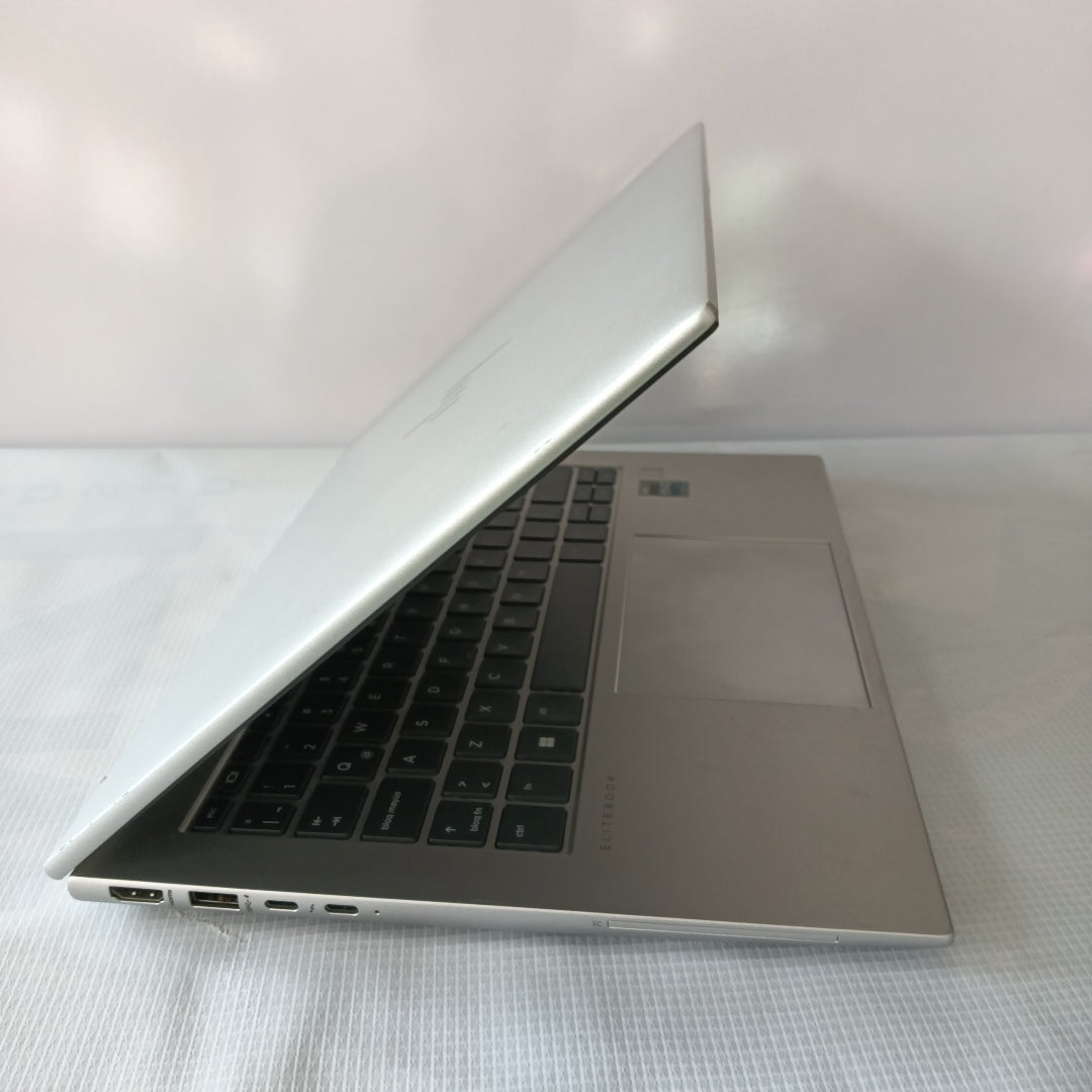 LAPTOP HP ELITEBOOK 840 G9 (2024) 512 GB SSD 32 GB RAM (SEMINUEVO)