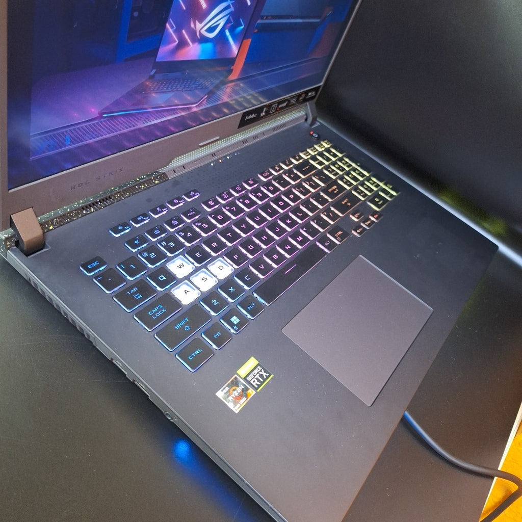 LAPTOP ASUS ROG STRIX G17 G713RC-RS73 (2022) 512 GB SSD 16 GB RAM (SEMINUEVO)