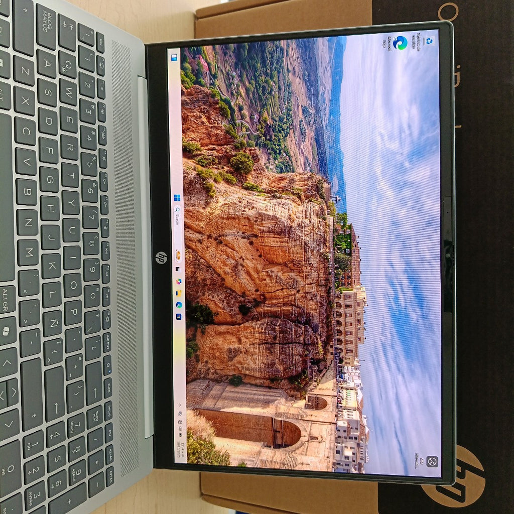 LAPTOP HP OMNIBOOK 5 AI 16-AF1050LA (2025) 1 TB SSD 16 GB RAM