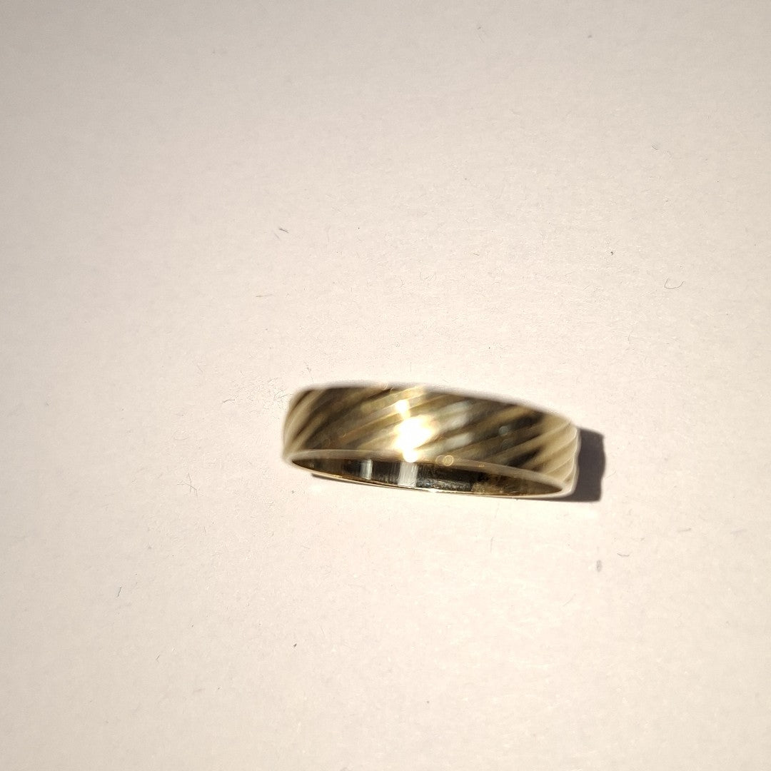 ARGOLLA. ORO. 10 K 1.4 GRMS (SEMINUEVO)