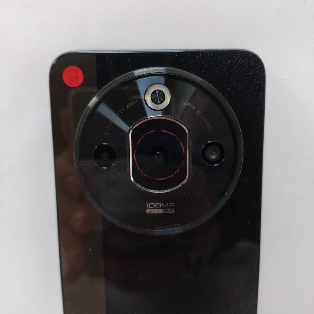 CELULAR NUBIA  FOCUS PRO 5G Z2351N 256 GB 8 GB RAM (SEMINUEVO)