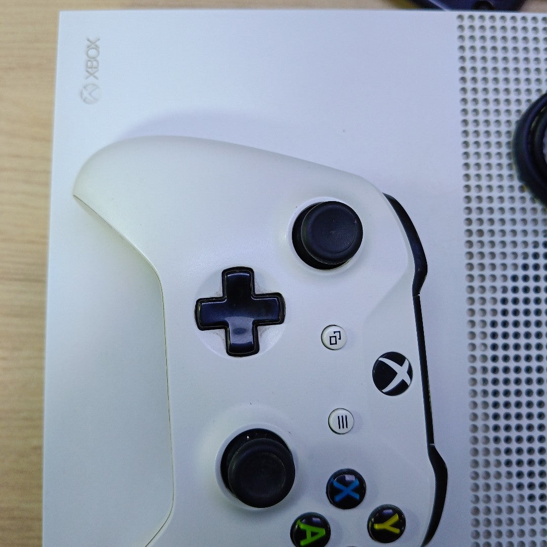 CONSOLA DE VIDEOJUEGO MICROSOFT XBOX ONE S 1 TB (SEMINUEVO)