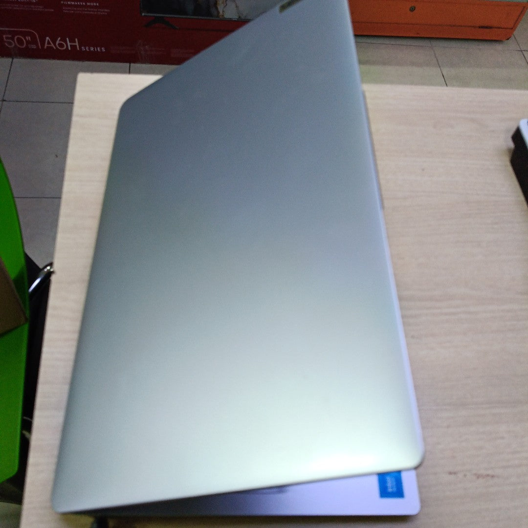 LAPTOP LENOVO IDEAPAD 1 15IGL7 (2024) 256 GB SSD 8 GB RAM (SEMINUEVO)
