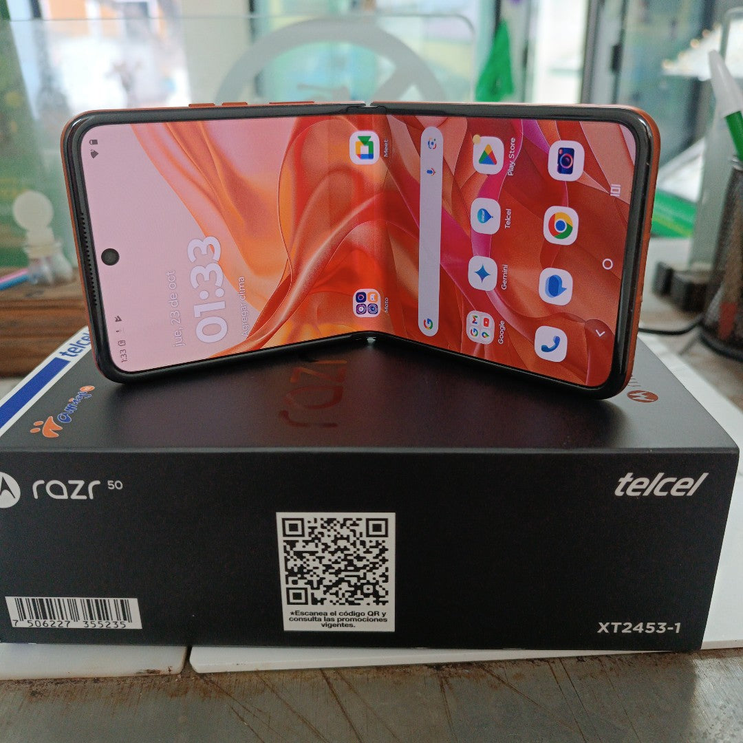 CELULAR MOTOROLA RAZR 50 5G XT2453-1 512 GB 12 GB RAM (SEMINUEVO)