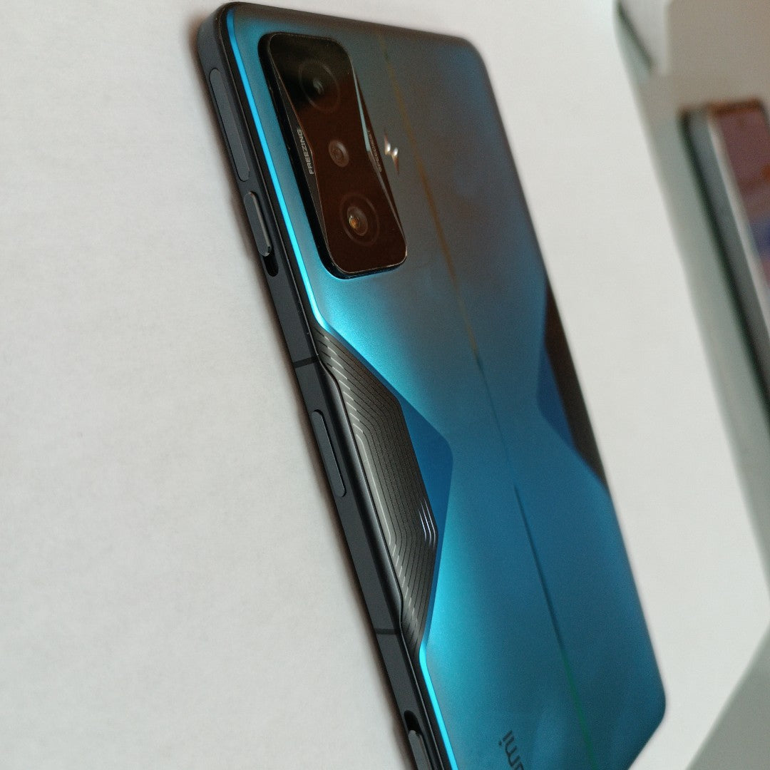 CELULAR XIAOMI POCO F4 GT 21121210G 256 GB 12 GB RAM (SEMINUEVO)