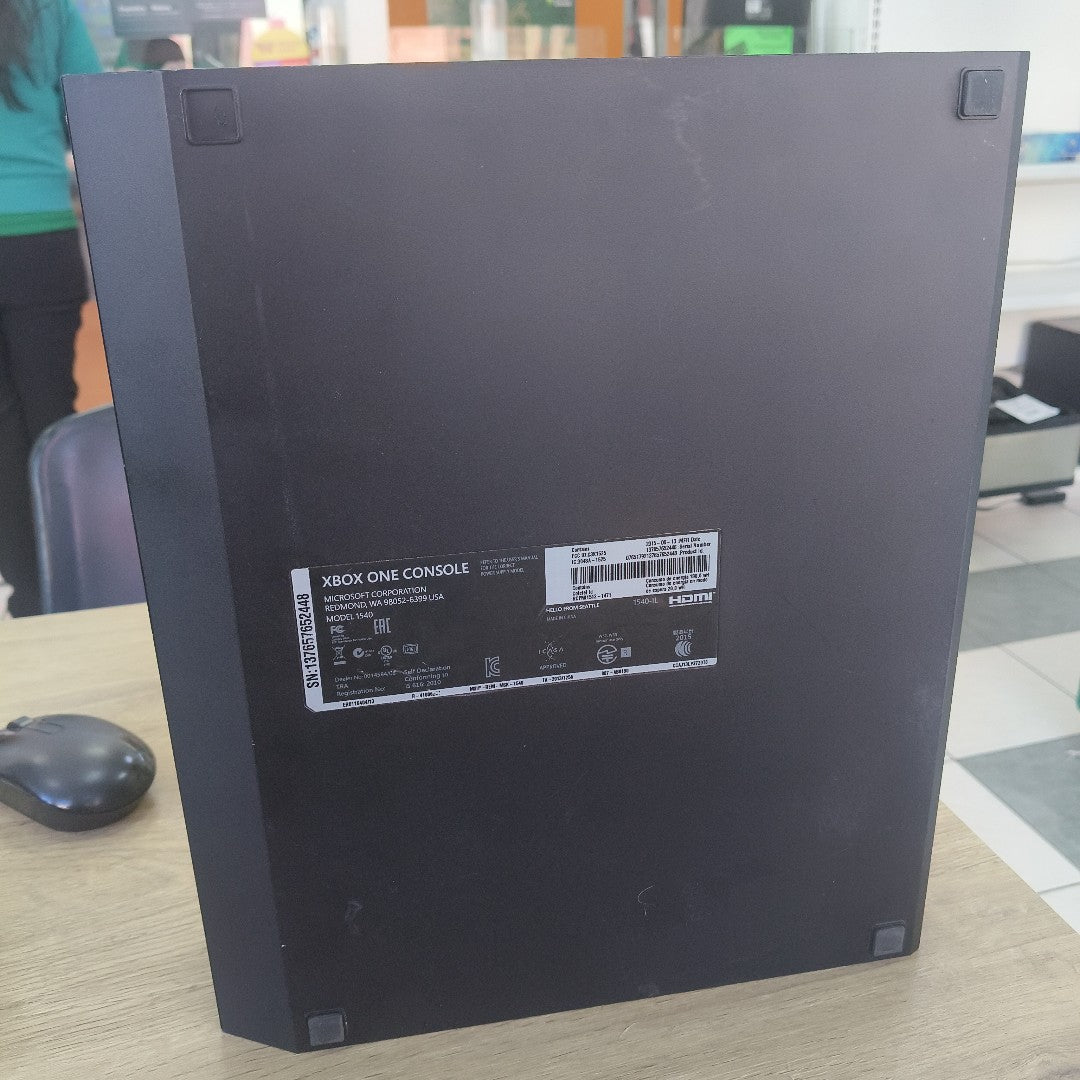 CONSOLA DE VIDEOJUEGO MICROSOFT XBOX ONE 1 TB (SEMINUEVO)