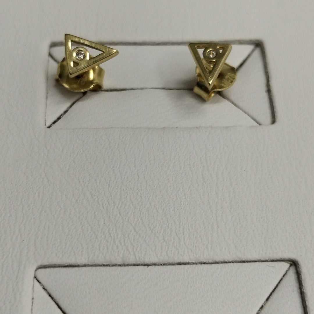 10029BRO00000B1395 FRD11 BROQUEL DE TRIANGULO CON UNA CIRCONIA ORO 14K 0.7GRS (NUEVO)