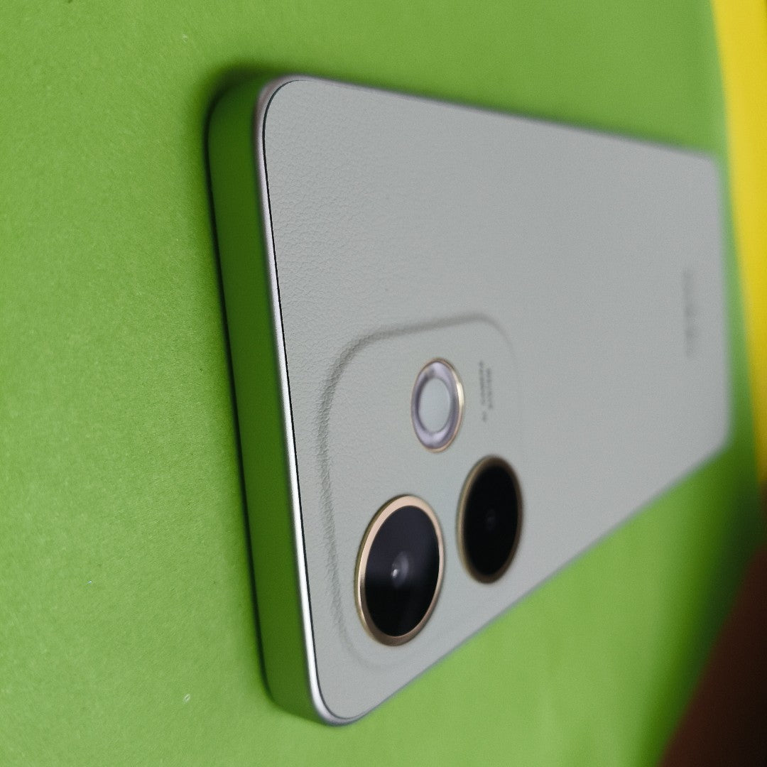 CELULAR OPPO  A5 PRO CPH2711 (2025) 256 GB 8 GB RAM (SEMINUEVO)