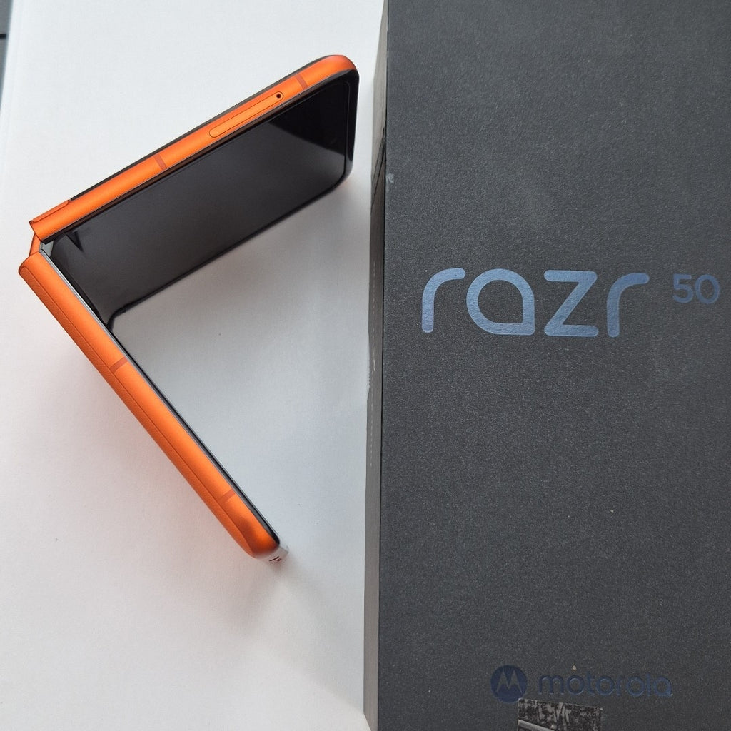 CELULAR MOTOROLA RAZR 50 5G XT2453-1 512 GB 12 GB RAM (SEMINUEVO)