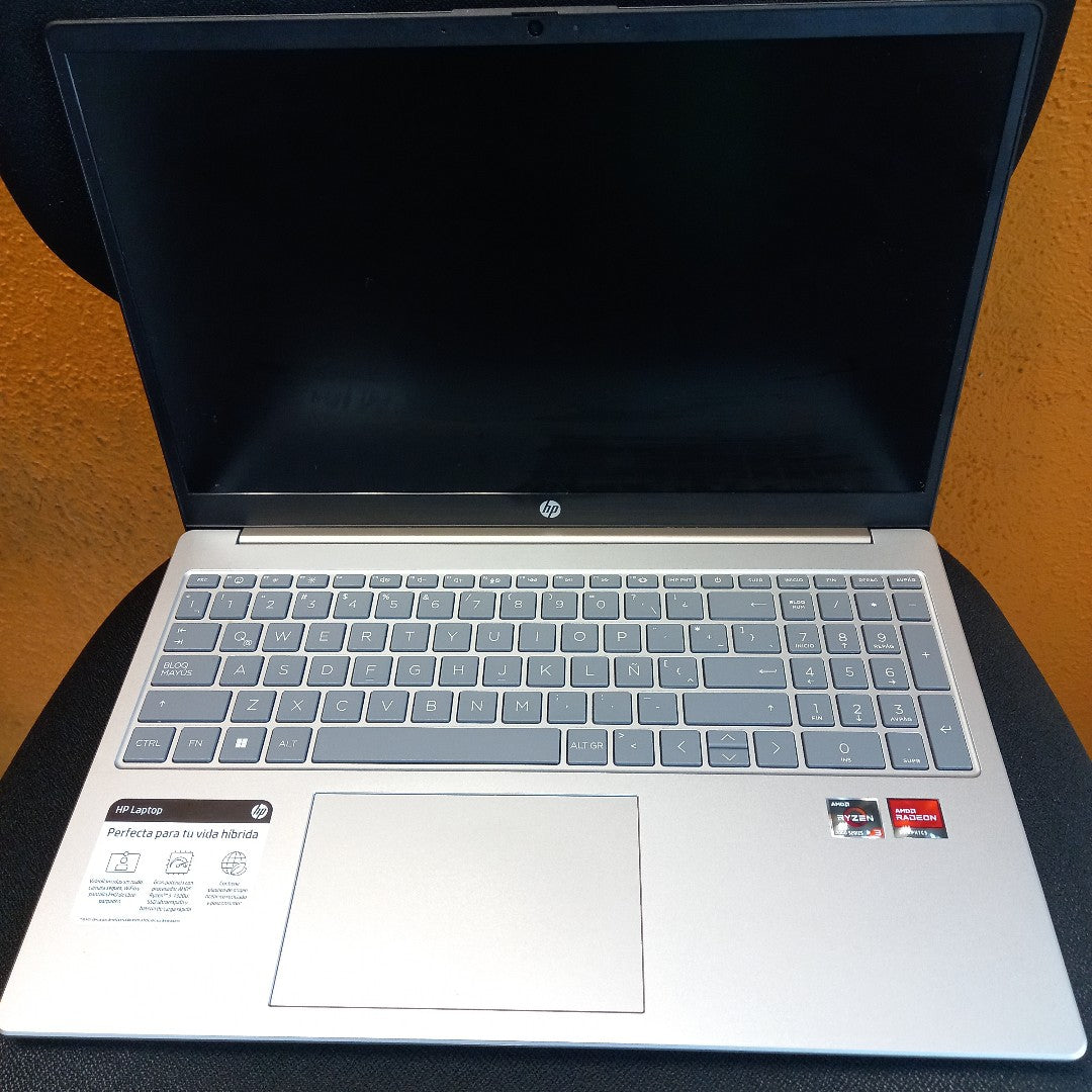 LAPTOP HP 15-FC0043LA (2024) 512 GB SSD 8 GB RAM (SEMINUEVO)