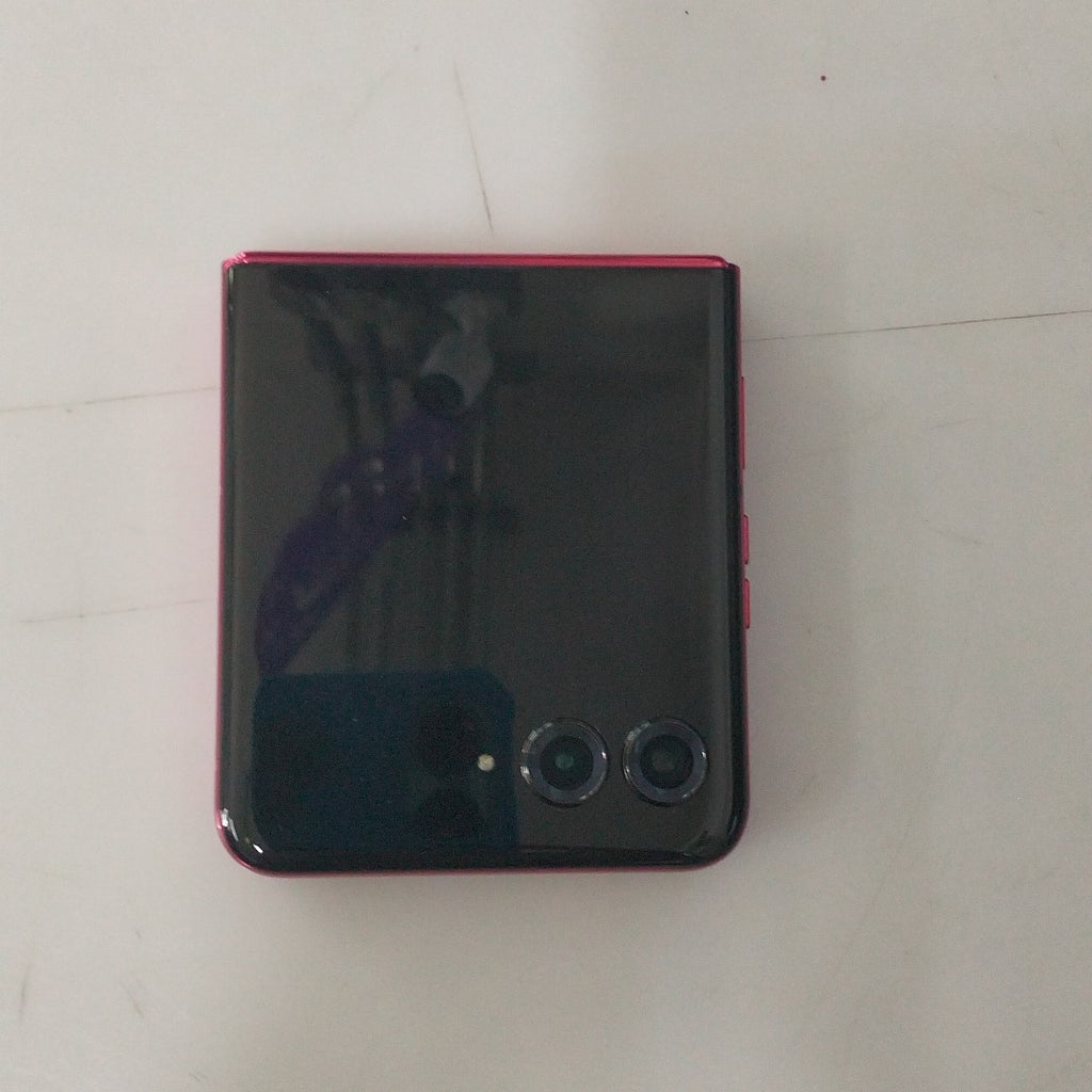 CELULAR MOTOROLA RAZR 50 ULTRA XT2451-3 (2024) 512 GB 12 GB RAM (SEMINUEVO)