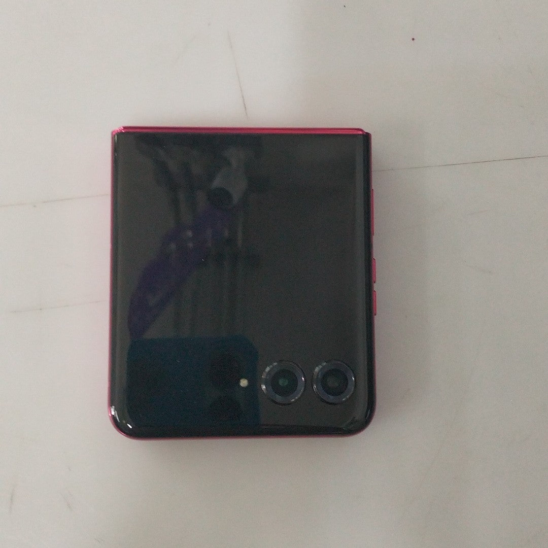 CELULAR MOTOROLA RAZR 50 ULTRA XT2451-3 (2024) 512 GB 12 GB RAM (SEMINUEVO)