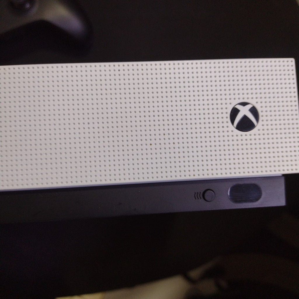 CONSOLA DE VIDEOJUEGO MICROSOFT XBOX ONE S 1 TB (SEMINUEVO)