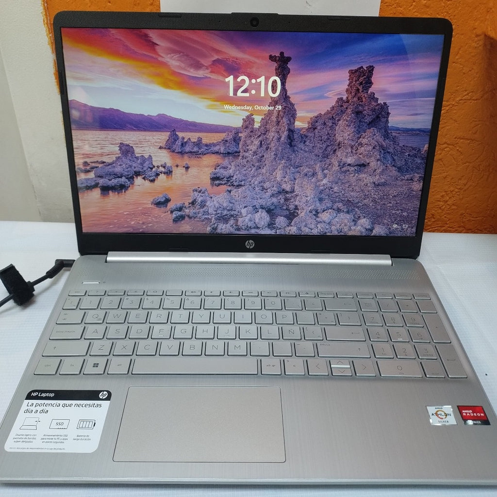LAPTOP HP 15-EF1501LA (2022) 256 GB SSD 8 GB RAM (SEMINUEVO)