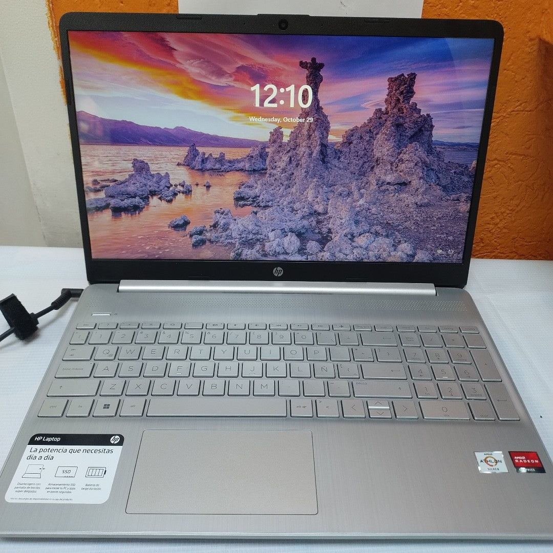 LAPTOP HP 15-EF1501LA (2022) 256 GB SSD 8 GB RAM (SEMINUEVO)
