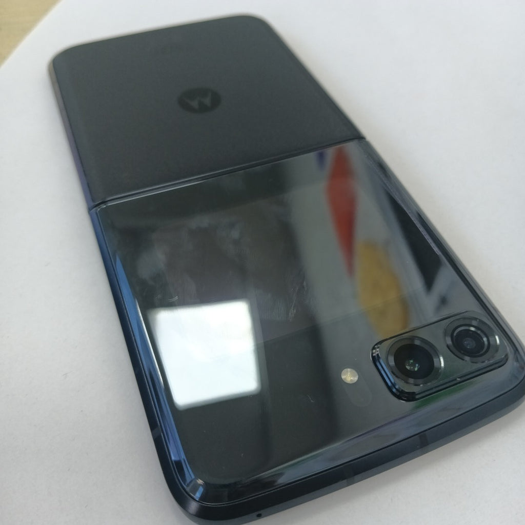 CELULAR MOTOROLA RAZR 22 XT2251-1 512 GB 12 GB RAM (SEMINUEVO)
