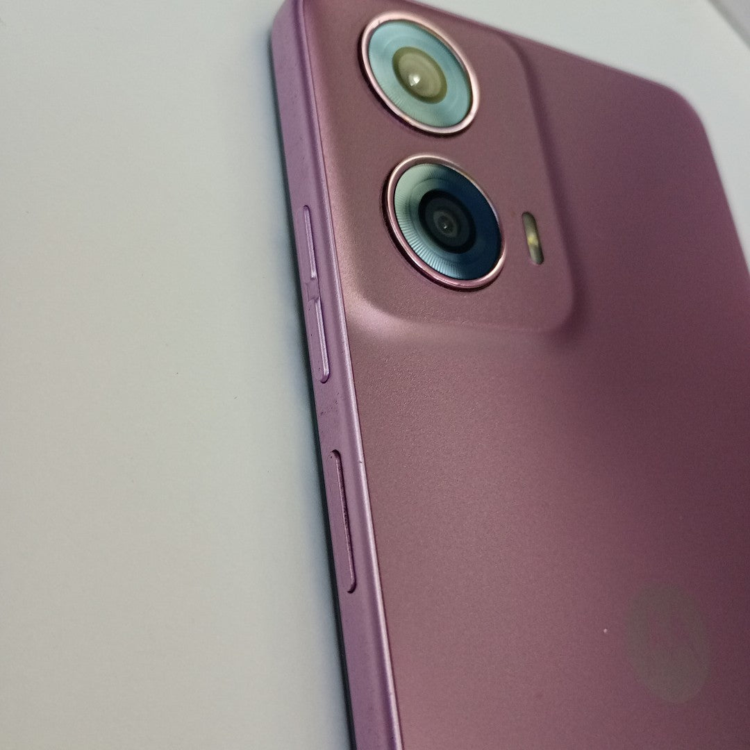 CELULAR MOTOROLA MOTO G24 XT2423-1 (2024) 256 GB 4 GB RAM (SEMINUEVO)