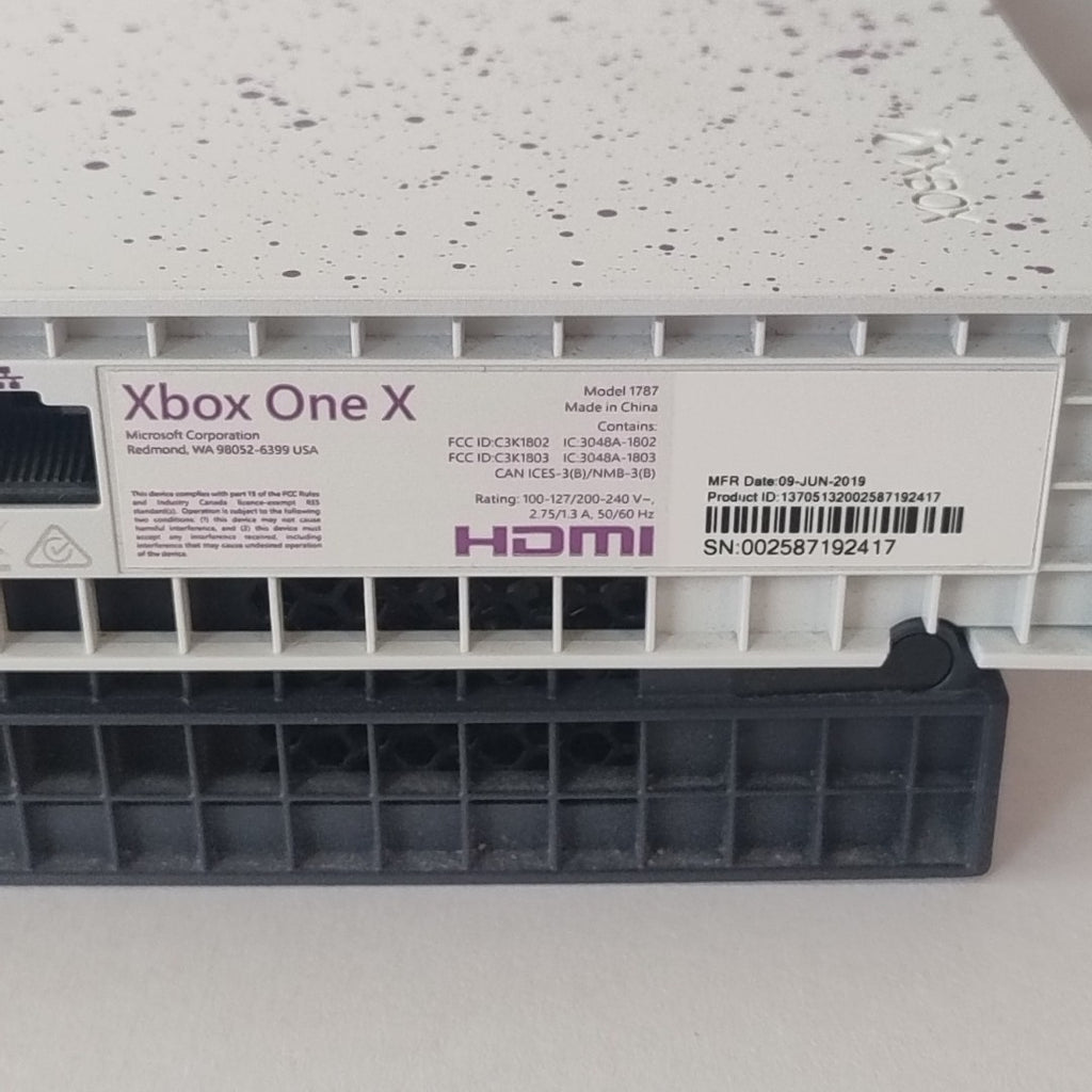 CONSOLA DE VIDEOJUEGO MICROSOFT XBOX ONE X 1 TB (SEMINUEVO)