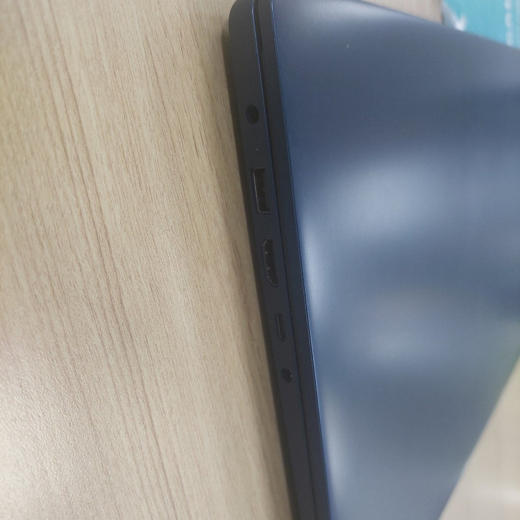 LAPTOP LENOVO IDEAPAD SLIM 3 15IAH8 (2024) 512 GB SSD 8 GB RAM (SEMINUEVO)