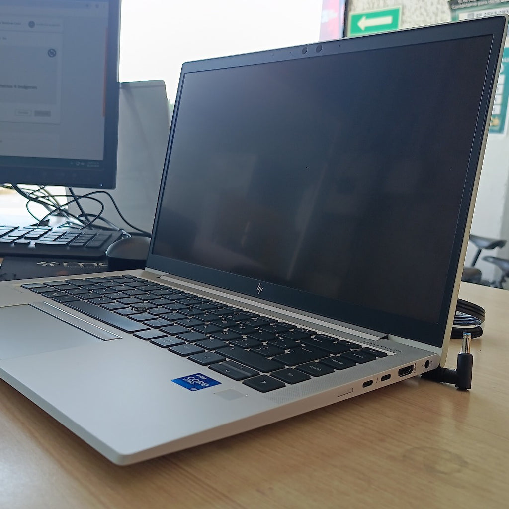 LAPTOP HP ELITEBOOK 840 G8 (2023) 256 GB SSD 16 GB RAM (SEMINUEVO)
