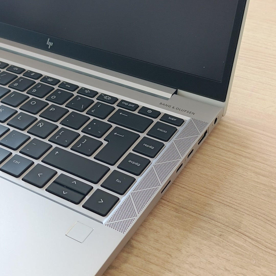 LAPTOP HP ELITEBOOK 840 G8 (2023) 256 GB SSD 16 GB RAM (SEMINUEVO)