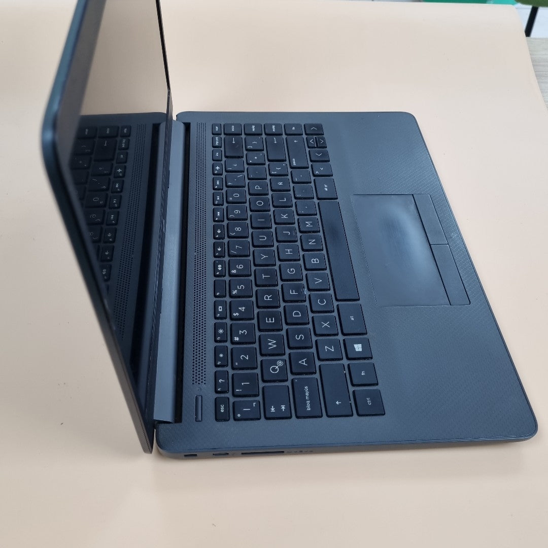 LAPTOP HP 240 G8 (2022) 256 GB SSD 4 GB RAM