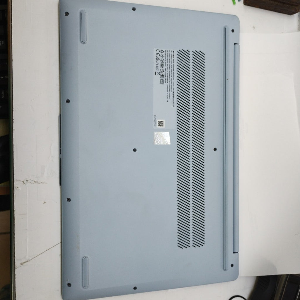 LAPTOP LENOVO IDEAPAD SLIM 3 15IAN8 (2025) 256 GB SSD 8 GB RAM (SEMINUEVO)