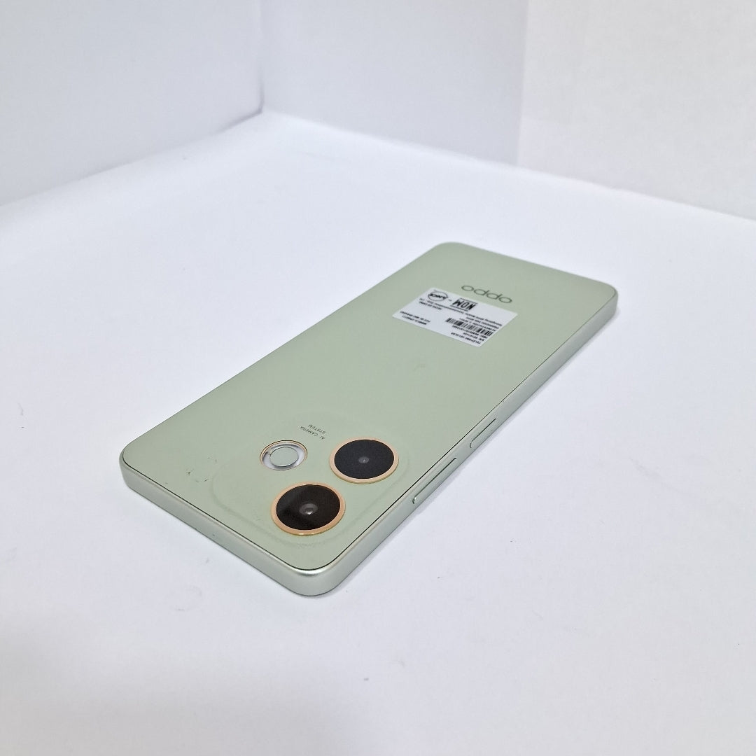 CELULAR OPPO  A5 PRO CPH2711 (2025) 256 GB 8 GB RAM (SEMINUEVO)