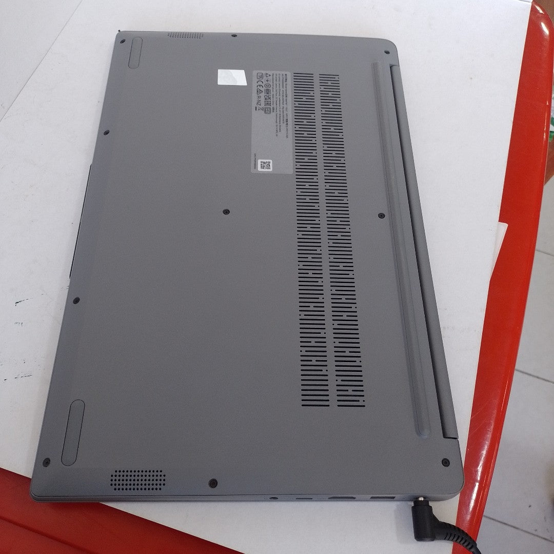 LAPTOP LENOVO IDEAPAD 1 15 IJL7 (2025) 256 GB SSD 8 GB RAM (SEMINUEVO)