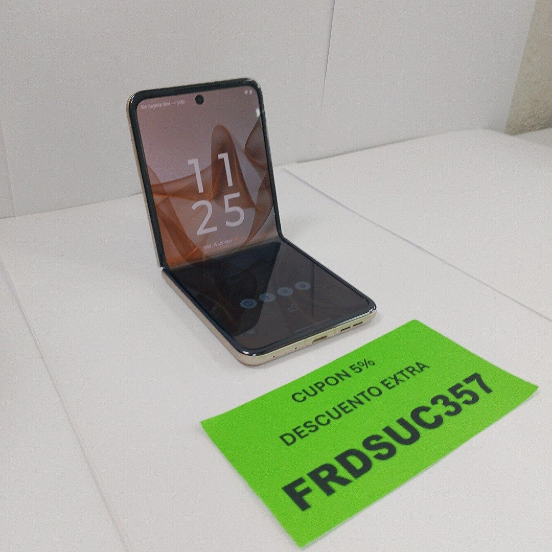 CELULAR MOTOROLA RAZR 50 5G XT2453-1 512 GB 12 GB RAM (SEMINUEVO)