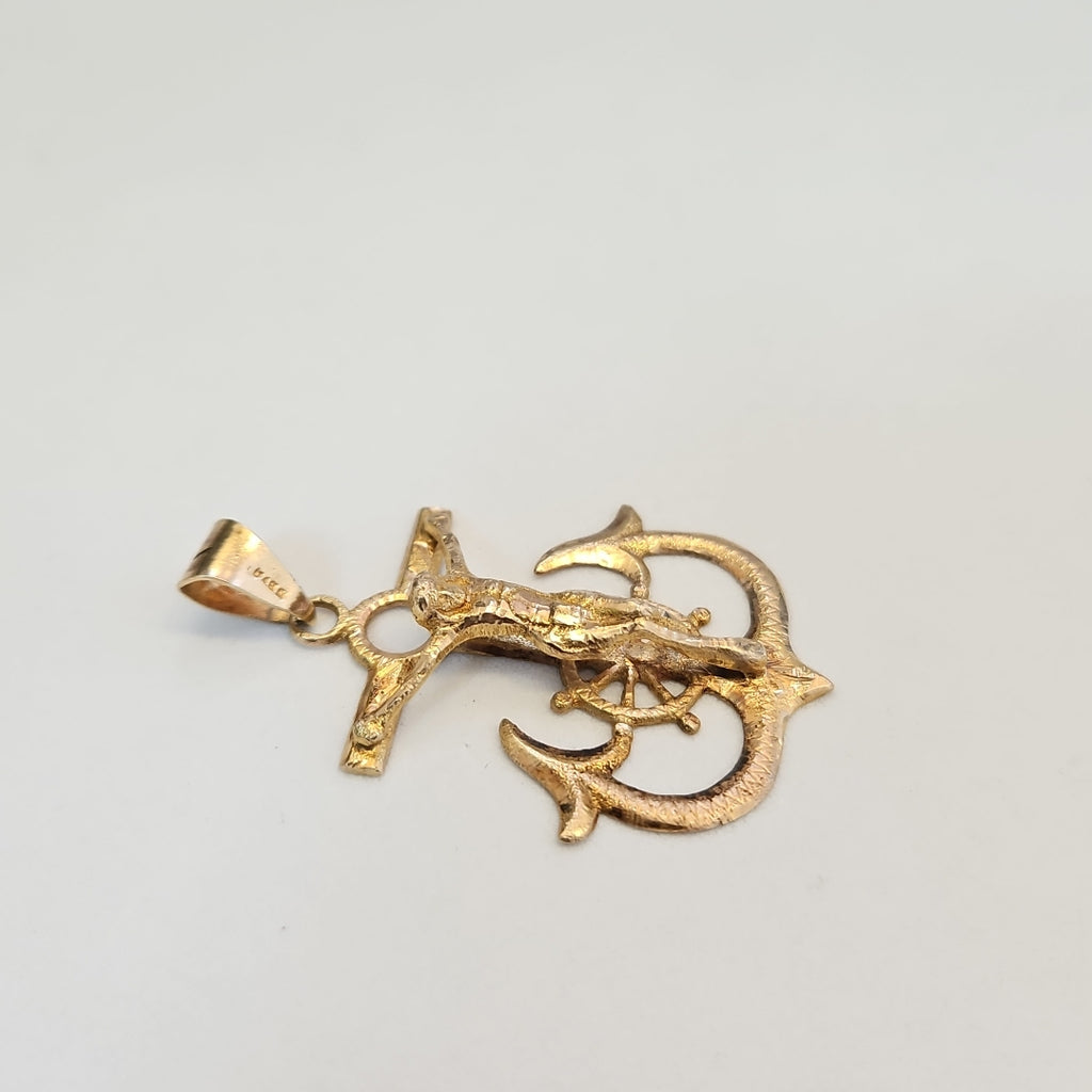 CRISTO EN ANCLA ORO 8 K 5,60 GRMS (SEMINUEVO)