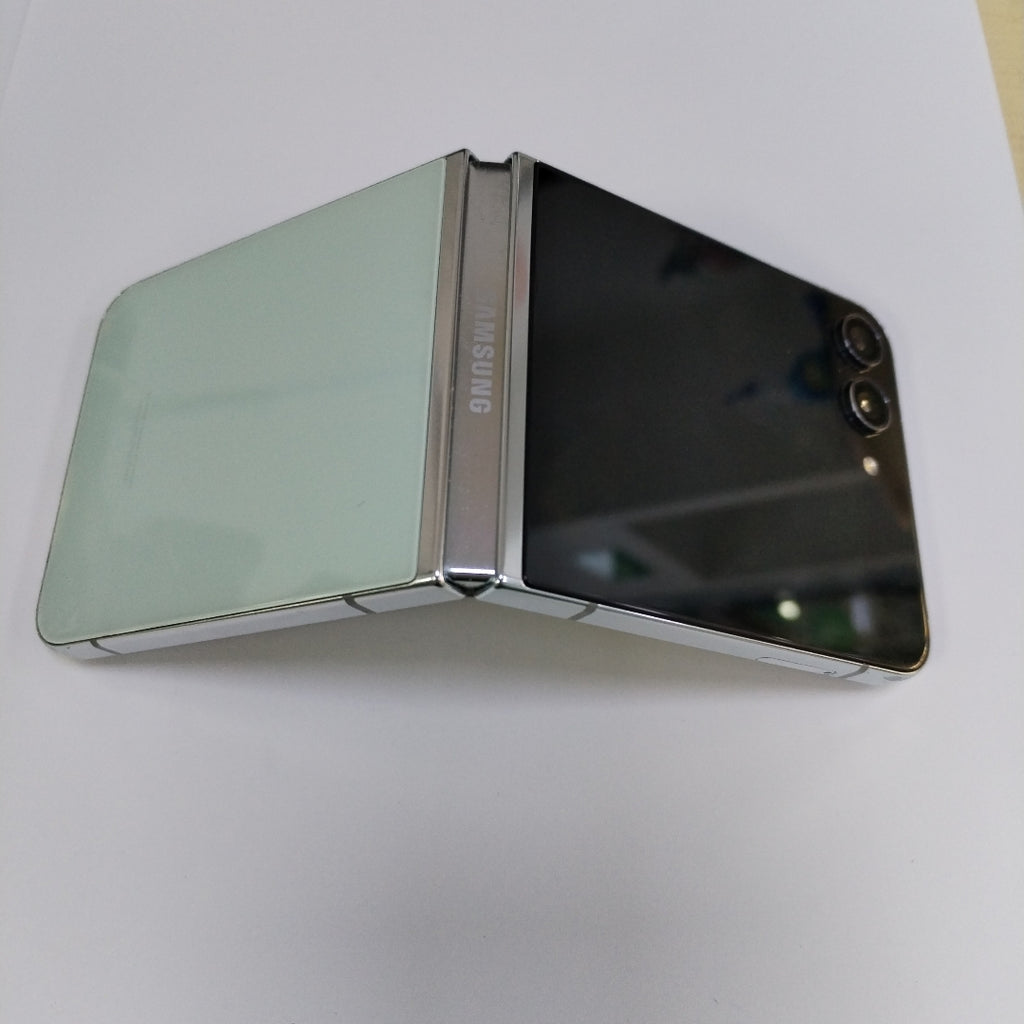 CELULAR SAMSUNG GALAXY Z FLIP 5 SM-F731B (2023) 256 GB 8 GB RAM (SEMINUEVO)