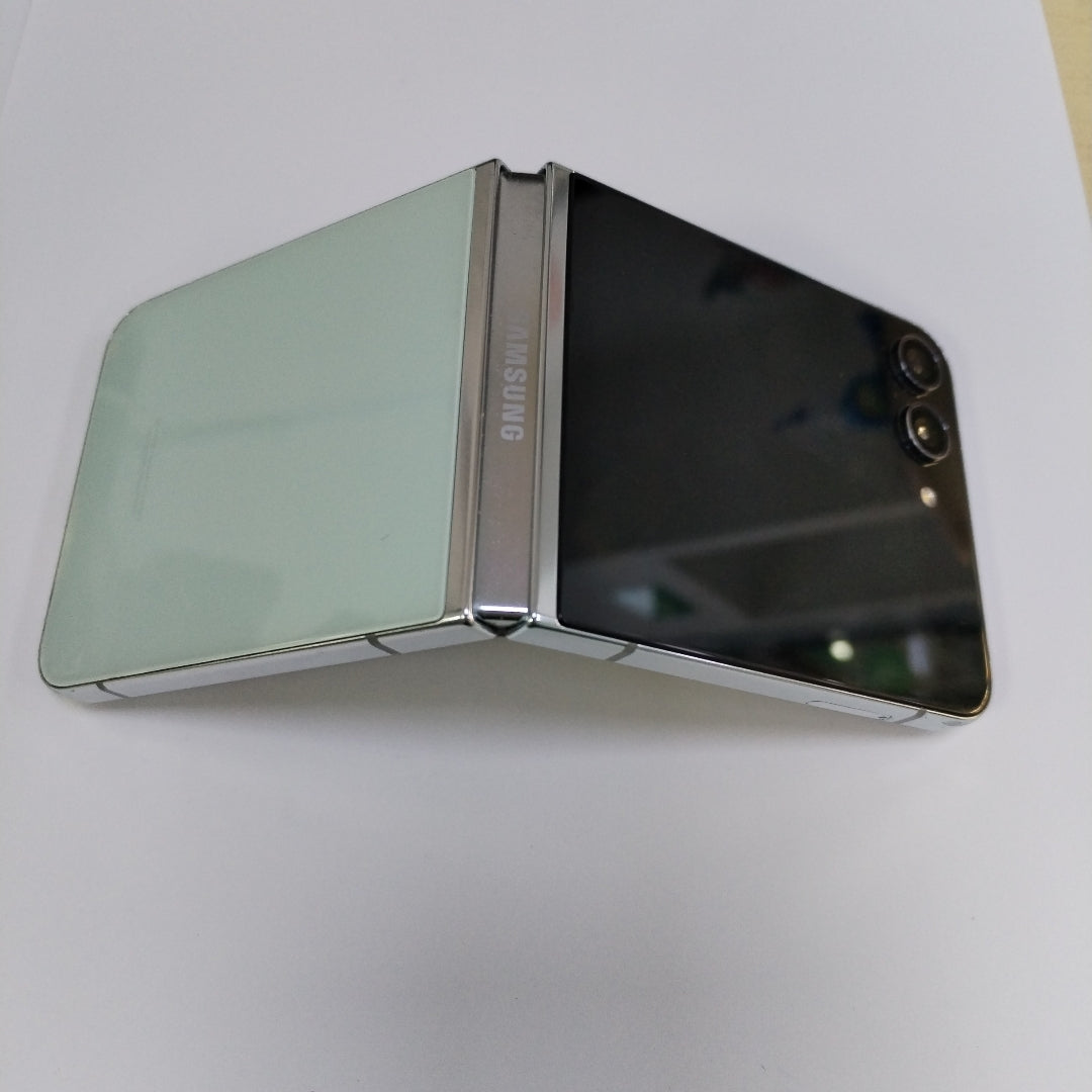 CELULAR SAMSUNG GALAXY Z FLIP 5 SM-F731B (2023) 256 GB 8 GB RAM (SEMINUEVO)