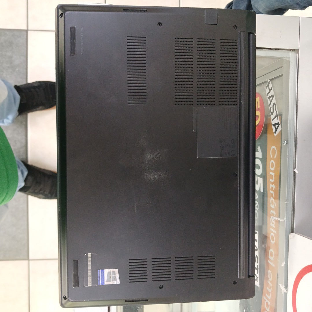 LAPTOP LENOVO THINKPAD E14 (2021) 256 GB SSD 8 GB RAM (SEMINUEVO)