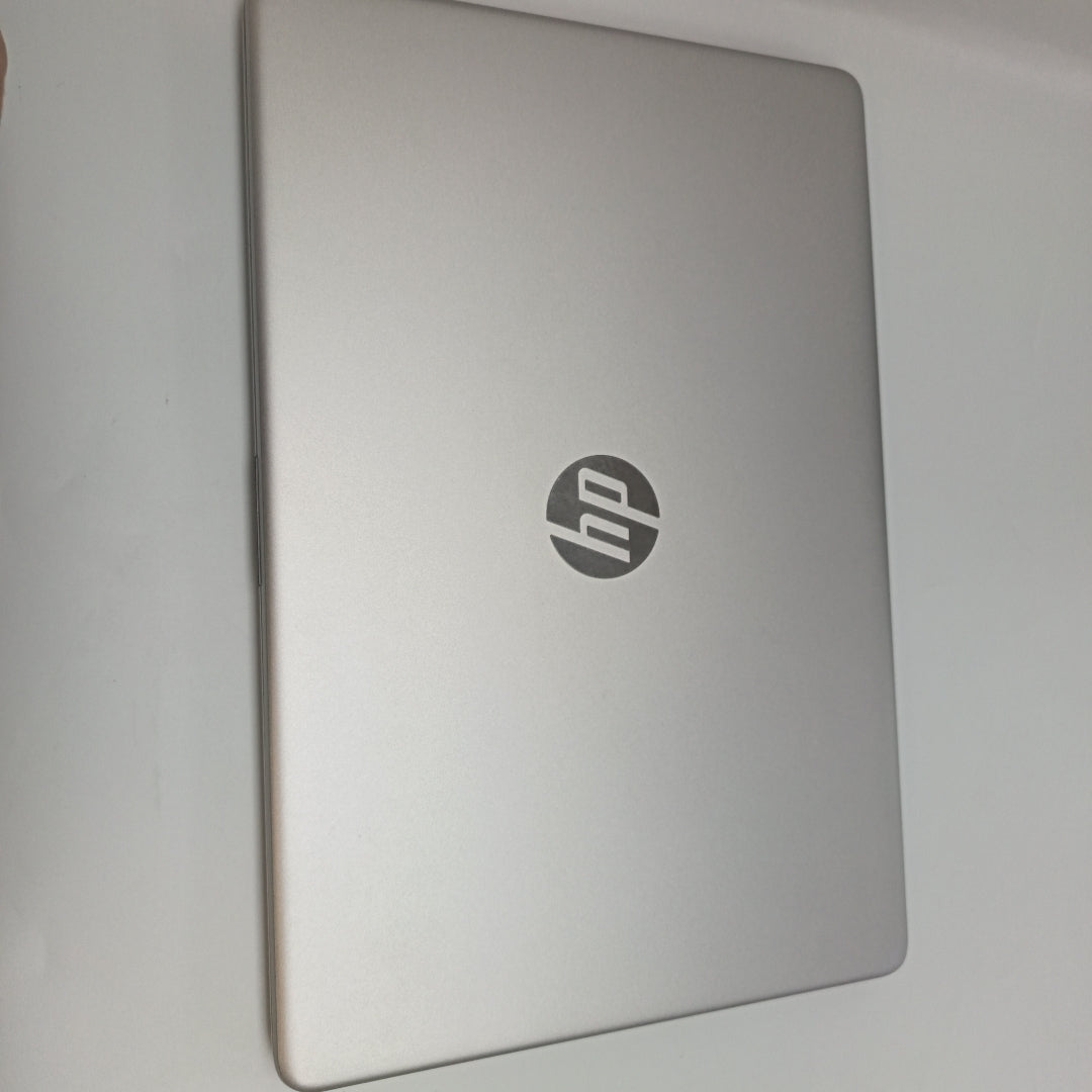 LAPTOP HP 15-EF2507LA (2024) 512 GB SSD 8 GB RAM (SEMINUEVO)