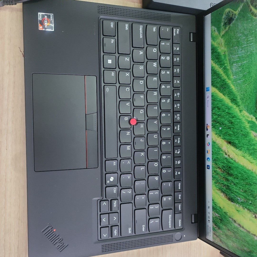 LAPTOP LENOVO THINKPAD T14  GEN 5 (2025) 256 GB SSD 16 GB RAM (SEMINUEVO)