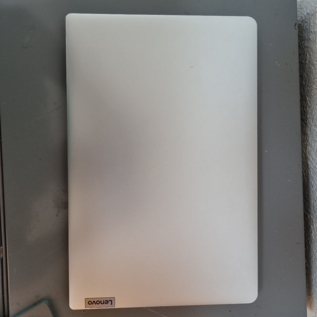 LAPTOP LENOVO IDEAPAD 1 15IGL7 (2024) 256 GB SSD 8 GB RAM (SEMINUEVO)