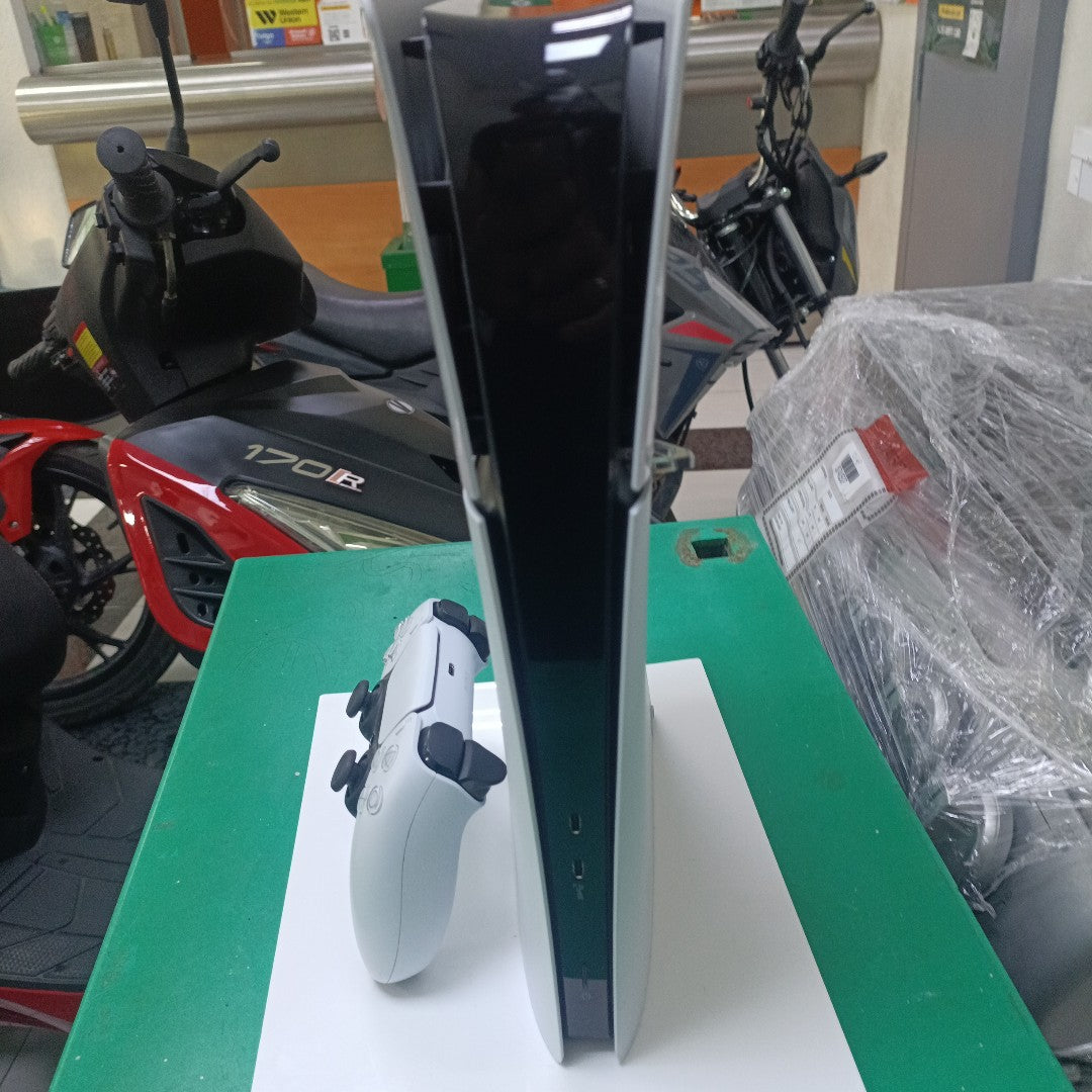 CONSOLA DE VIDEOJUEGO SONY PS5 DIGITAL 825 SSD (SEMINUEVO)