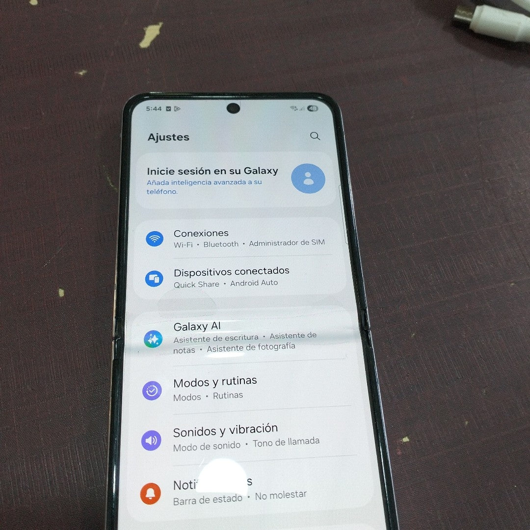 CELULAR SAMSUNG GALAXY Z FLIP 5 SM-F731B (2023) 256 GB 8 GB RAM (SEMINUEVO)