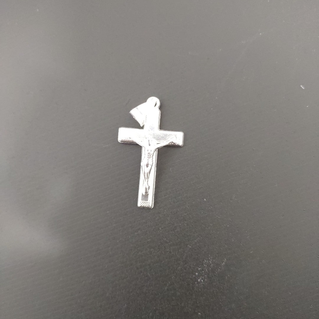 DIJE CRUZ CON CRISTO RELIEVE PLATA .925 2.4G (NUEVO)
