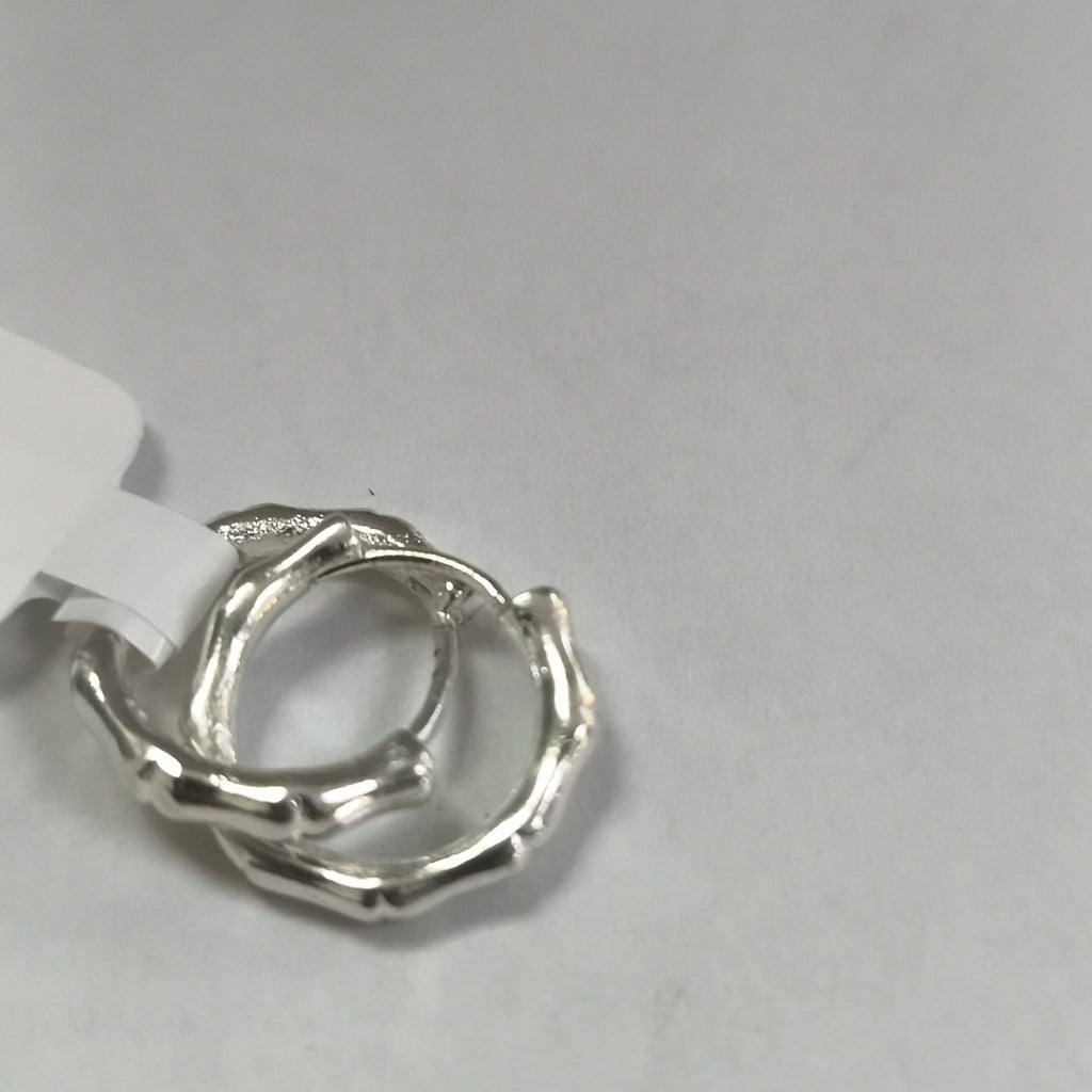 ARRACADAS HUGGIE MOTIVO BAMBU PLATA .925 3.1G (NUEVO)