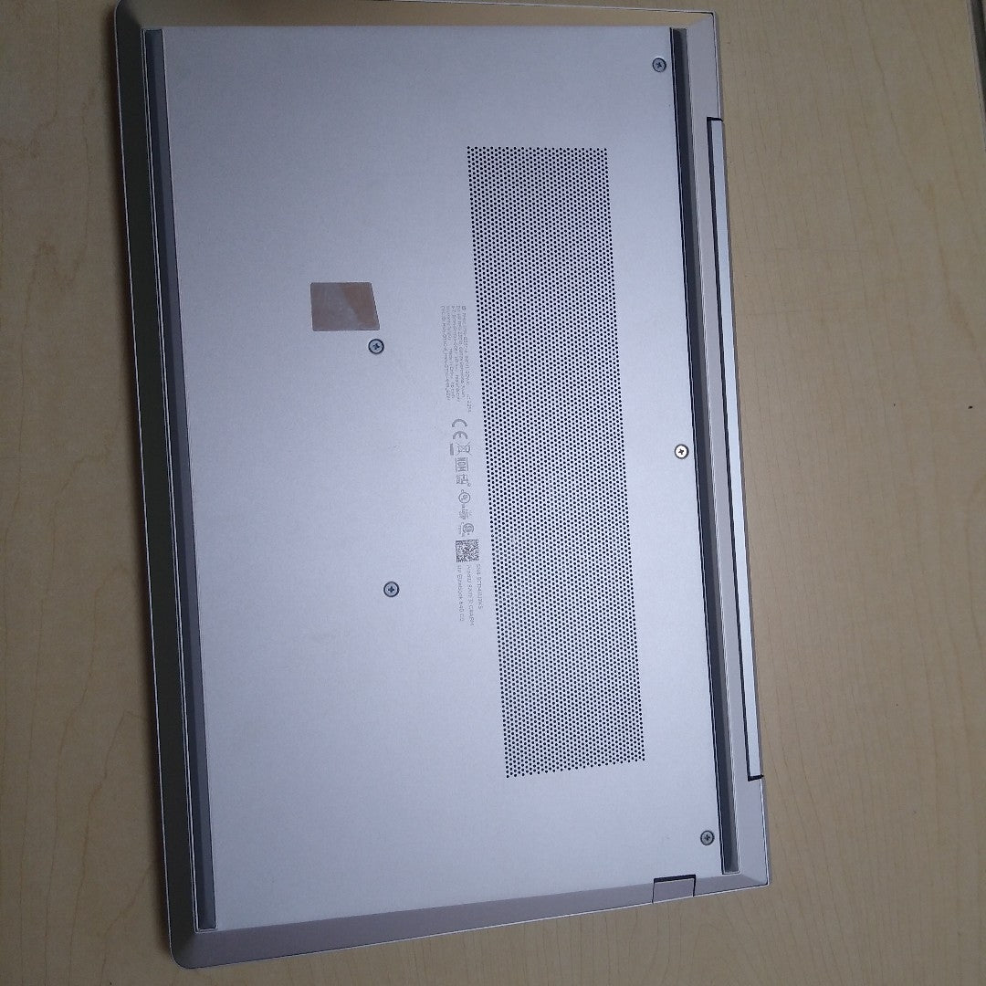 LAPTOP HP ELITEBOOK 640 G9 (2023) 256 GB SSD 16 GB RAM (SEMINUEVO)