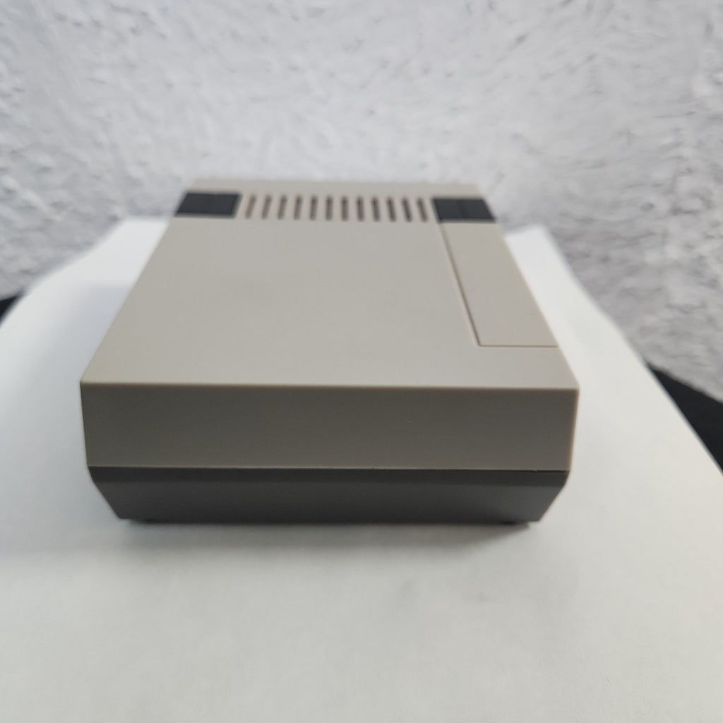 CONSOLA DE VIDEOJUEGO NINTENDO NES CLASSIC EDITION 30 JUEGOS PRECARGADOS                                                                                (SEMINUEVO)