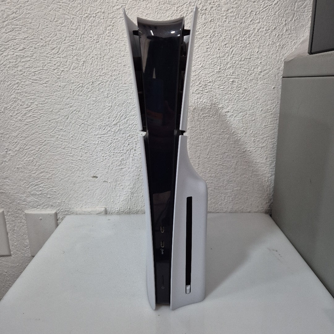 CONSOLA DE VIDEOJUEGO SONY PS5 825 SSD (SEMINUEVO)